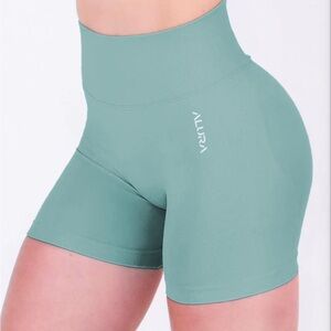 Alura - Captivate Shorts (Frosted Sage)